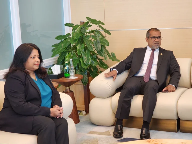 ފޮރިން މިނިސްޓަރު ޑރ.ޚަލީލު އޮމާނަށް ފުރާވަޑައިގެންފި