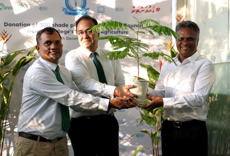 މައި ކޮލެޖުން މާލޭ ސިޓީ ކައުންސިލަށް 300 ގަސް ހަދިޔާކޮށްފި