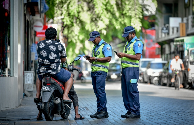 އެއްގަމު އުޅަނދު ދުއްވާއިރާއި ކަނޑު ދަތުރު ކުރުމުގައި މޫސުމަށް ސަމާލުވުމަށް އަންގައިފި