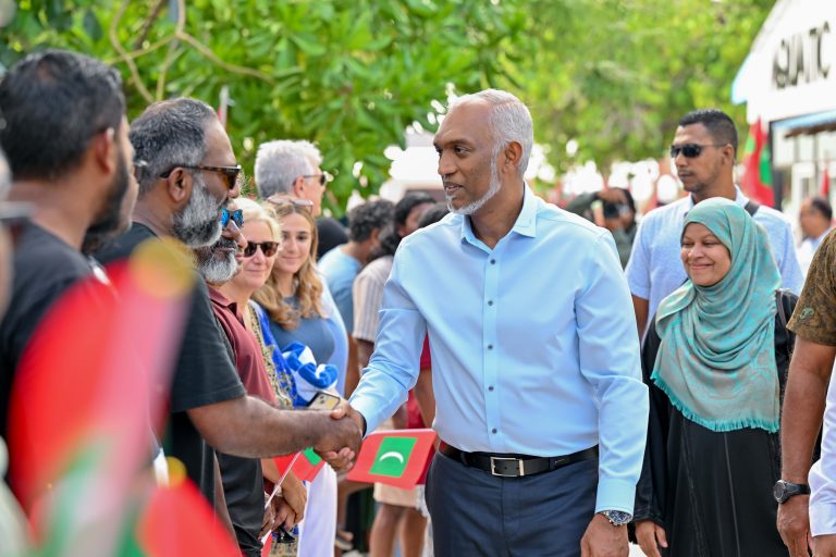 ރައީސް ހުވަދުއަތޮޅަށް ފުރާވަޑައިގެންފި