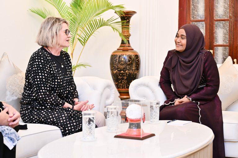 ޞިއްޙީ ދާއިރާގެ ކުރިއެރުމަށް މެޑަމް ސާޖިދާ ކުރައްވާ މަސައްކަތަށް ވެސްޓަރން އޮސްޓްރޭލިއާގެ ގަވަރުނަރުގެ އަނބިކަނބަލުންގެ ތަޢުރީފު