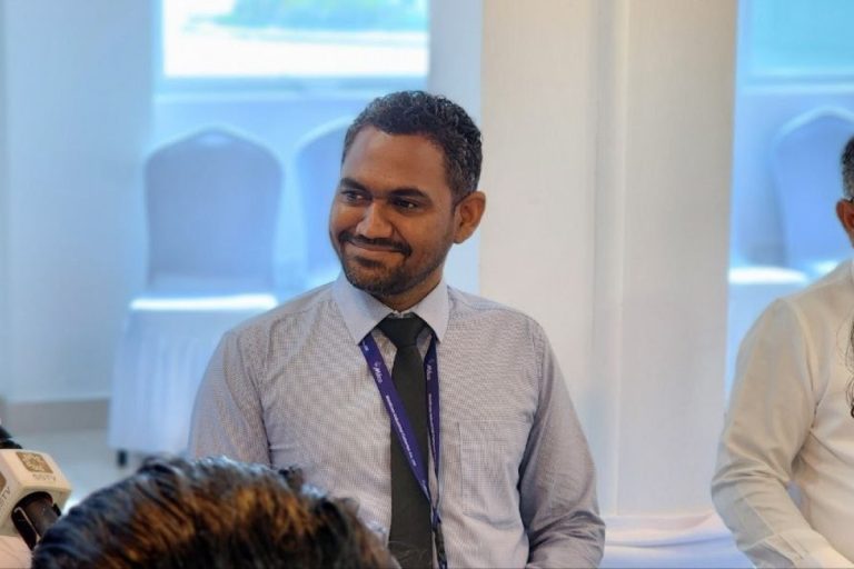 މިފްކޯގެ ސީއެފްއޯގެ މަޤާމުން އިލްޔާސް އިސްތިއުފާ ދެއްވައިފި