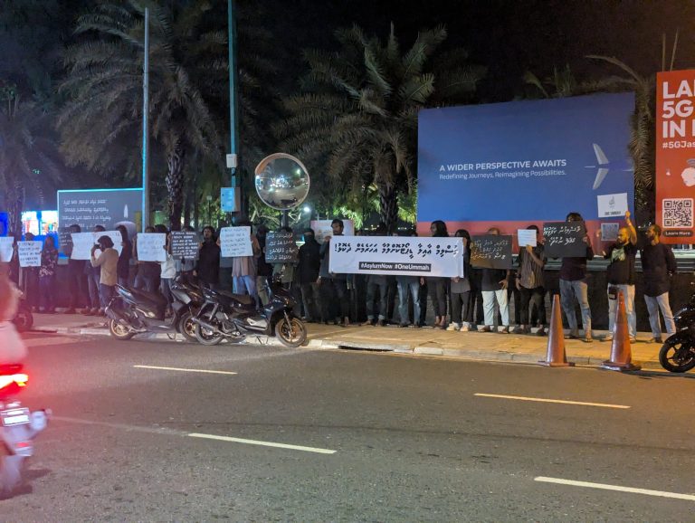 ޝަރީޢަތް ނުނިންމައި ބަންދުގައި ބޭތިއްބުމާ ދެކޮޅަށް މިރޭ މުޒާހަރާ ކުރަނީ