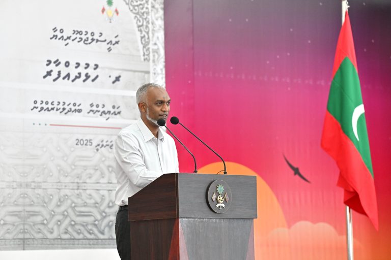 ޙަޤީޤީ ވަށާޖެހޭ ތަރައްޤީއަށް އެންމެ މުހިންމު އެއް ކަމަކީ ސްކޫލުތަކަށް ބޭނުންވާ ވަޞީލަތްތައް ފުރިހަމަ ކޮށްދިނުން: ރައީސް