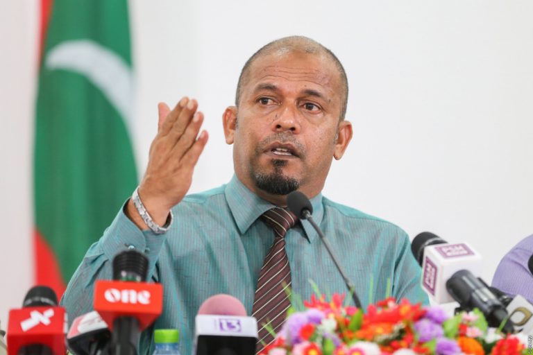 މިދިޔަ ސަރުކާރުގައި ސްޓެލްކޯގެ އެމްޑީއަކަށް ހުންނެވި ޝަރީފްގެ ޕާސްޕޯޓު ހިފަހައްޓައިފި