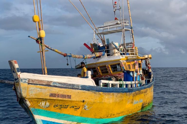 ގާނޫނާ ޚިލާފަށް ރާއްޖޭގެ ކަނޑުގެ ސަރަހައްދަށް ވަދެ އުޅުނު ބޭރުގެ ބޯޓެއް އަތުލައިގެންފި