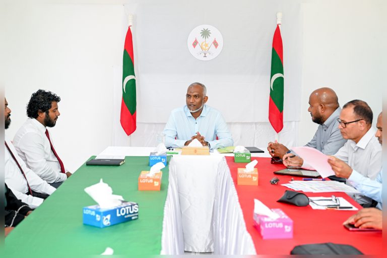 ރައީސް ޑރ.މުޢިއްޒު ތަކަންދޫ ކައުންސިލުގެ ކަންބޮޑުވުންތައް އަޑުއައްސަވައިފި