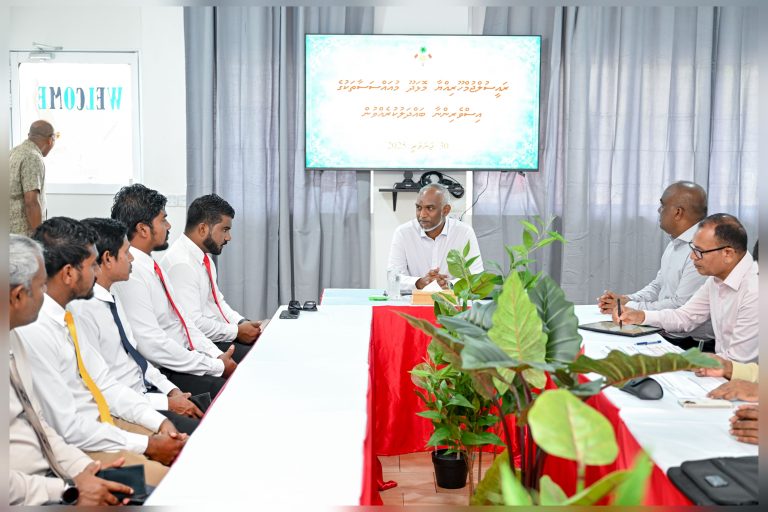 މޮޅަދޫ ކައުންސިލުގެ ކަންބޮޑުވުންތައް ރައީސް ޑރ.މުޢިއްޒާ ހިއްސާކުރައްވައިފި
