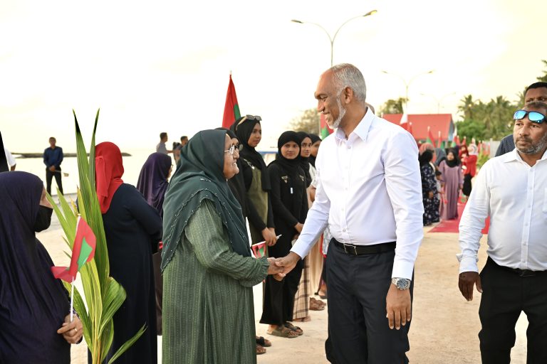 ރައީސް ހުވަދުއަތޮޅަށް ކުރެއްވި ދަތުރުފުޅު ނިންމަވާލެއްވުމަށްފަހު މާލެ ވަޑައިގެންފި