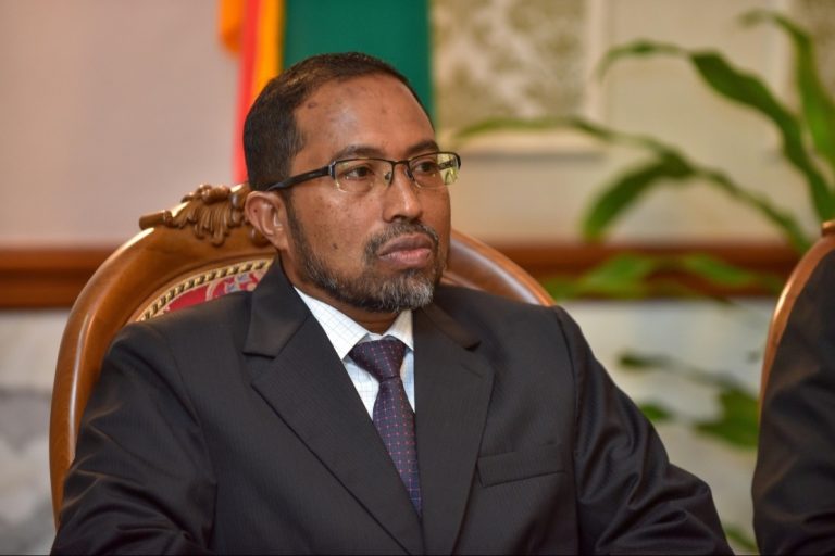 ހައި ކޯޓުގެ ކުރީގެ ފަނޑިޔާރު ޝުއައިބު އަވަހާރަވެއްޖެ