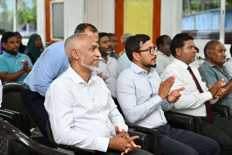 ރައީސް ރ. އަތޮޅުގެ ރަށްތަކަށް ކުރެއްވި ދަތުރުފުޅު ނިންމަވާލެއްވުމަށްފަހު މާލެ ވަޑައިގެންފި