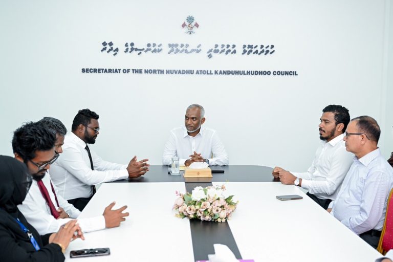 ކަނޑުހުޅުދޫ ކައުންސިލުގެ ކަންބޮޑުވުންތައް އައްސަވައި ރައީސް ދެއްވީ އުންމީދީ ޖަވާބެއް