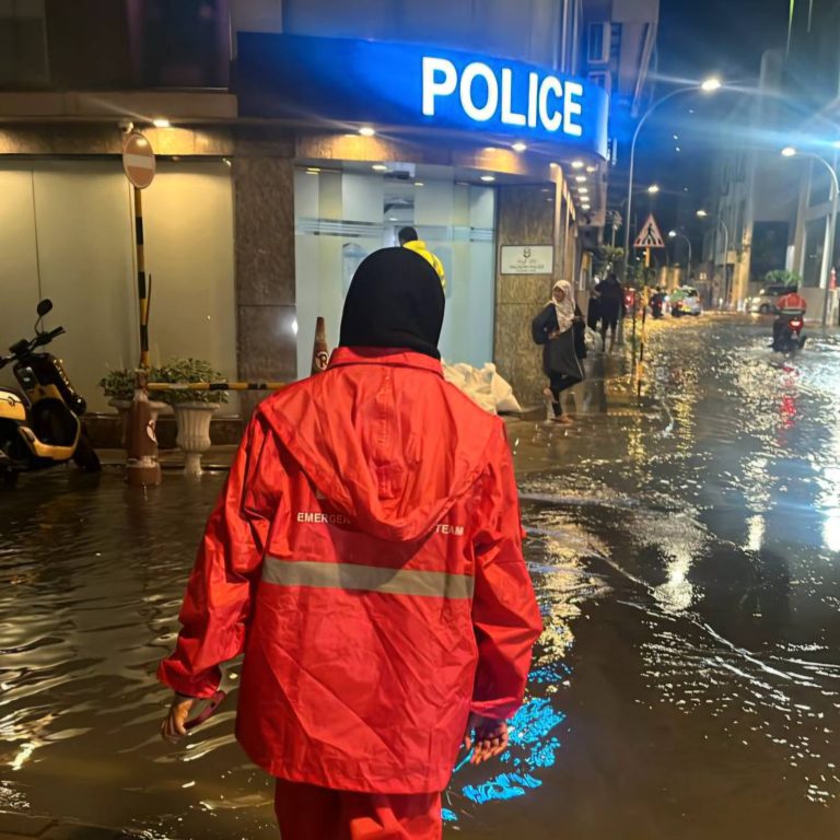 ފެންބޮޑުވުން: 226 މީހަކަށް ވަގުތީ ބޯހިޔާ ވަހިކަމާއި ކެއުންބުއިމުގެ އެހީތެރިކަން