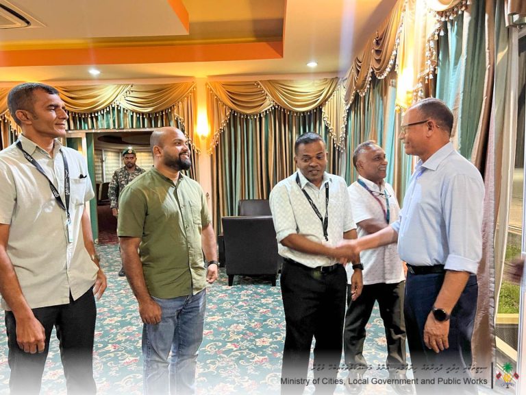 ޕަބްލިކް ވަރކްސް މަސައްކަތް ބައްލަވަން މިނިސްޓަރ އައްޑޫ ސިޓީއަަށް