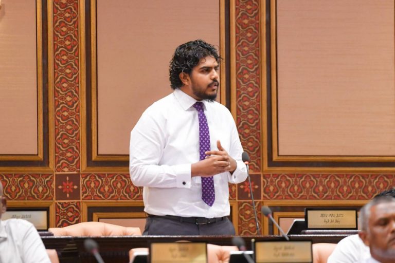 އައްޑޫ ކަރަންޓު މައްސަލައިގައި ފެނަކައިގެ އިސްވެރިން މަޖިލީހަށް ހާޒިރުކުރުމަށް ހުށަހަޅައިފި