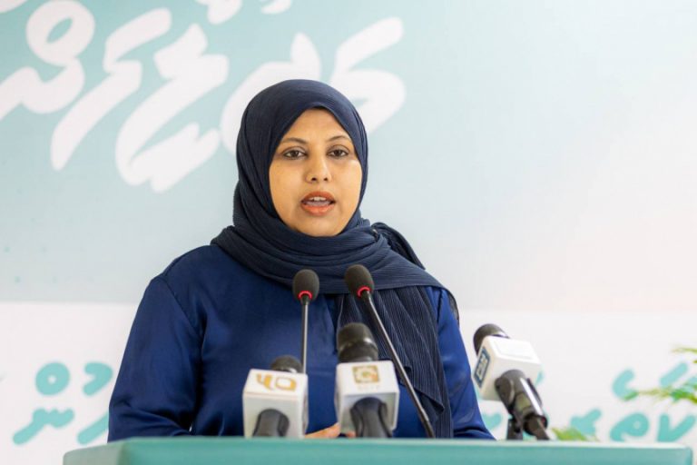 ނޫސްވެރިކަމާއި އިންޓަރނެޓް ރެގިއުލޭޓް ކުރަން ސަރުކާރުން މަސައްކަތެއް ނުކުރޭ: ހީނާ