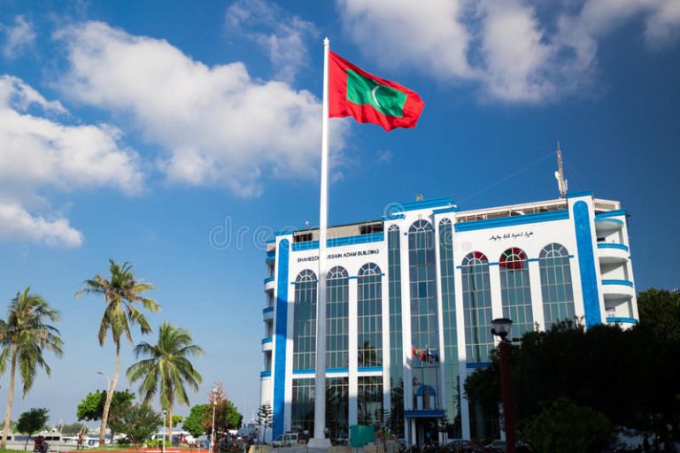 ދެކުނުގެ ރަށެއްގައި ފުލުހަކު ކުޑަކުއްޖަކަށް އަނިޔާކޮށް ބިރުދެއްކި މައްސަލައެއް ބަލަނީ