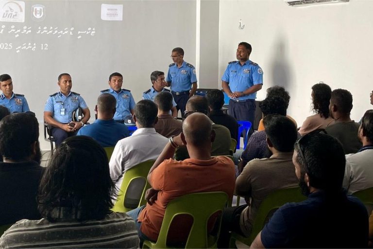 ޓެކްސީ ޑްރައިވަރުން ތާޒާކުރުމުގެ ޕްރޮގްރާމެއް ފަށައިފި
