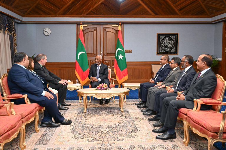 މަތީ ތަޢުލީމާއި ފަތުރުވެރިކަން ކުރިއެރުވުމާ ގުޅޭގޮތުން އިނގިރޭސި އައު ސަފީރާ މަޝްވަރާކުރައްވައިފި