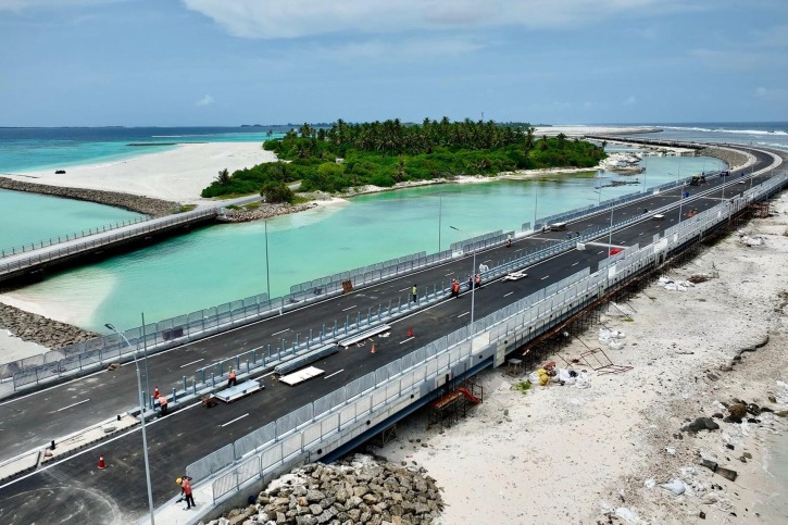 އައްޑޫ ހަންކެޑެ ބުރިޖު އާންމުންނަށް ހުޅުވާލައިފި