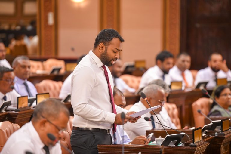 ސުޕްރީމް ކޯޓުގެ ފަނޑިޔާރުންގެ އަދަދު މަދުކުރަން އުޅޭތީ ކަންބޮޑުވުން ފާޅުކޮށް ހުށަހެޅި ކުއްލި މައްސަލަ ބަލައިނުގަތް
