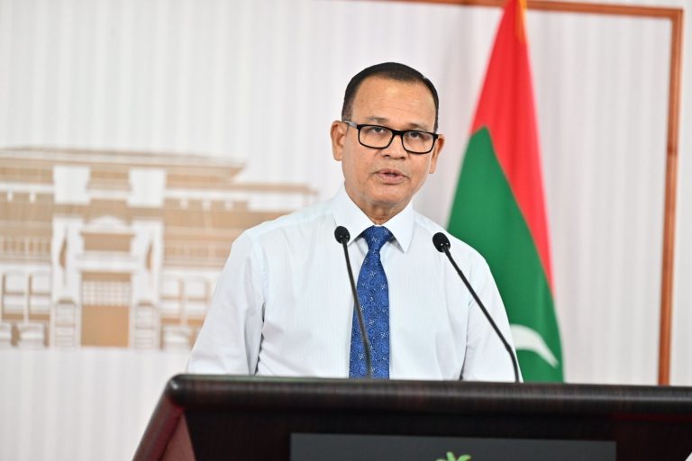 ލާމަރުކަޒީ ނިޒާމުގައި ކުރިއަށްދާންވީ މަގު ދައްކައިދެއްވީ އެލްޖީއޭ: އާދަމް ޝަރީފު