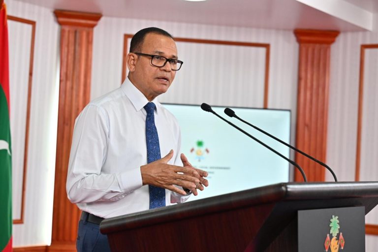ކައުންސިލުތަކަށް އިދާރީ މުވައްޒަފުން ނުލިބޭ މައްސަލަ ހައްލުކުރަން މަސައްކަތް އެބަކުރެވޭ: މިނިސްޓަރ