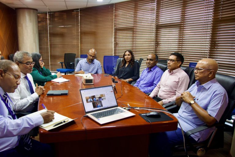 ފަތުރުވެރިކަމުގެ ސިނާޢަތާ ބެހޭ މަޝްވަރާތަކަށް ވަޒީރު ޠާރިޤް މަޓީގެ ބޯޑާ ބައްދަލުކުރައްވައިފި