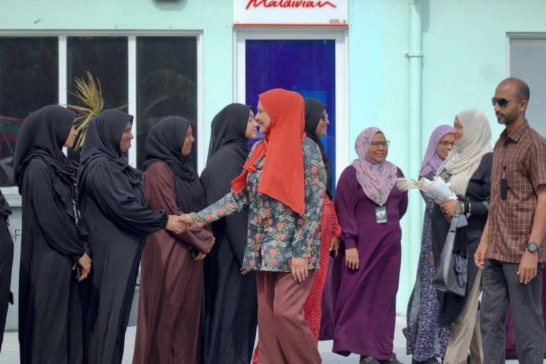 ވަޒީރު ޑރ ޢާއިޝަތު ޝިހާމް ފުނަދޫ އަށް ވަޑައިގެންފި
