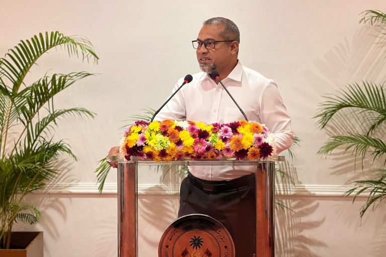 ޚާރިޖީ ވަޒީރަށް ލަންކާ މީހަކު އިންޒާރު ދިން މައްސަލައެއް ބަލަނީ