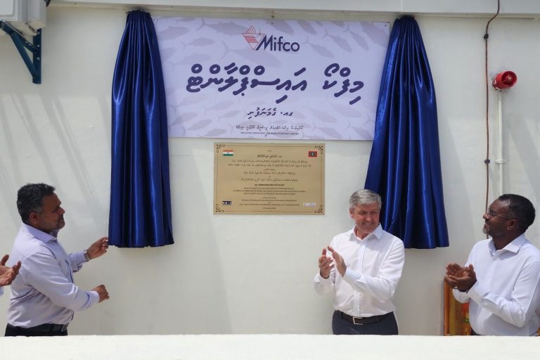 ގެމަނަފުށީގައި ޤާއިމްކޮށްފައިވާ އައު އައިސް ޕްލާންޓް ހުޅުވައިފި