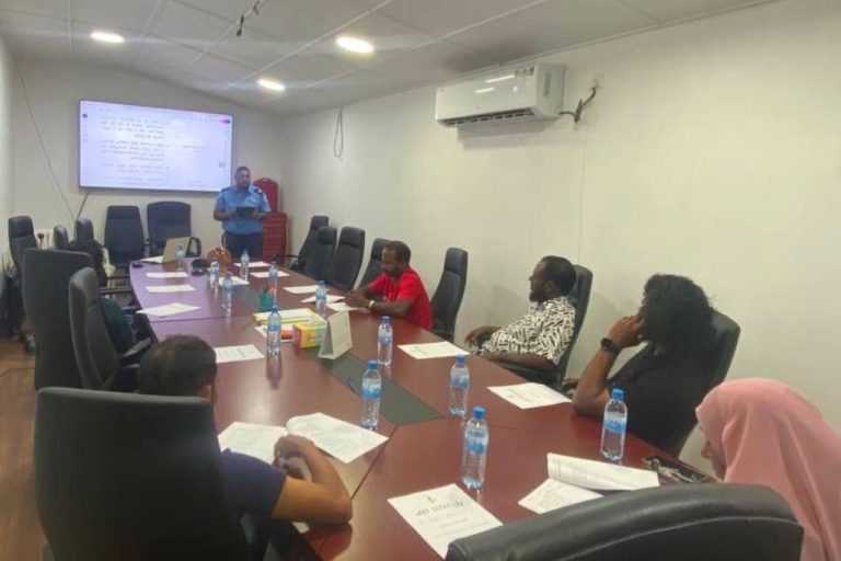 ފައިބަރުގެ މަސައްކަތްކުރާ ތަންތަނުގައި ހުންނަންޖެހޭ ސިއްހީ ރައްކާތެރިކަމުގެ މިންގަނޑުތަކުގެ މައުލޫމާތު ދީފި