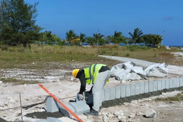 ތިން ރަށެއްގެ މަގުތައް ތަރައްޤީ ކުރުމުގައި އާރްޑީސީން ގިނަ މަސައްކަތްތަކެއް