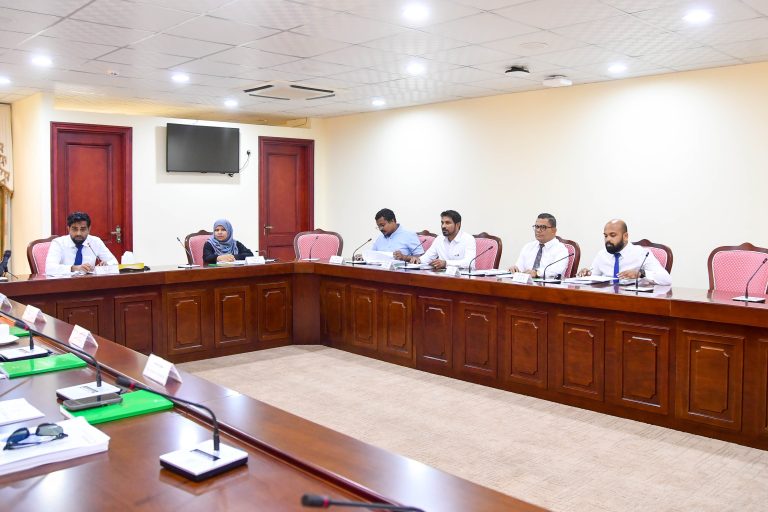 ސްޕްރީމް ކޯޓުގެ ފަނޑިޔާރުން ވަކިކުރާ ބިލް ކޮމިޓީން ފާސްކޮށްފި