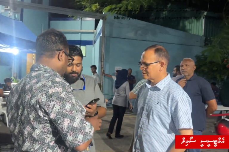 މަސްދަޅު ކޭސް ދޫކުރުމުގެ މަސައްކަތް ކުރިއަށްދާ ގޮތް ވަޒީރު އާދަމް ޝަރީފް ބައްލަވާލައްވައިފި