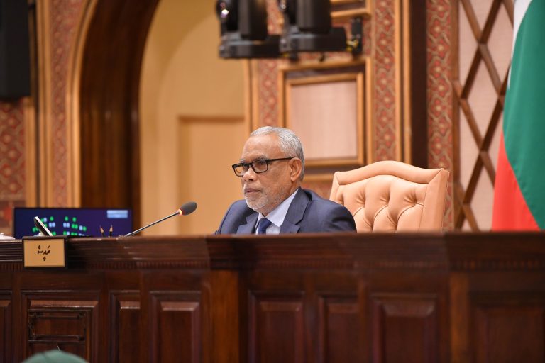 ސުޕްރީމް ކޯޓުގެ ފަނޑިޔާރުންގެ އަދަދު 5 އަށް މަދުކުރަން މަޖިލީހުން ފާސްކޮށްފި