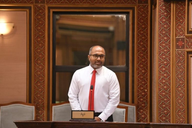 މިނިސްޓަރ އިޙްސާންގެ އިތުބާރުނެތްކަމަށް ފާހެއްނުވި