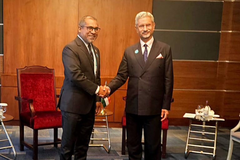 ޖައިޝަންކަރު، މިނިސްޓަރ ހަލީލްއާ ބައްދަލުކުރައްވައިފި