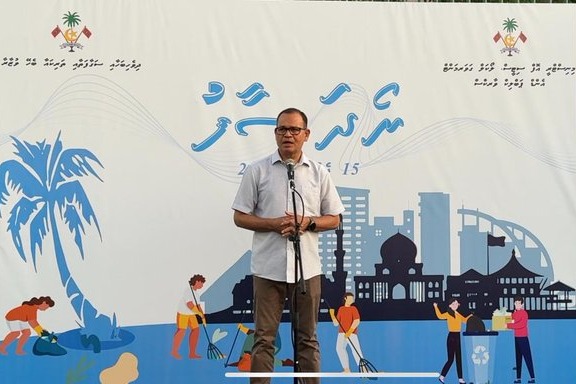 ކުނި އަޅަން ޚާއްޞަ ތަންތަނަށް ކުނި އެޅުމުގެ އާދަ އަށަގަންނަވަން ޖެހޭ: އާދަމް ޝަރީފް