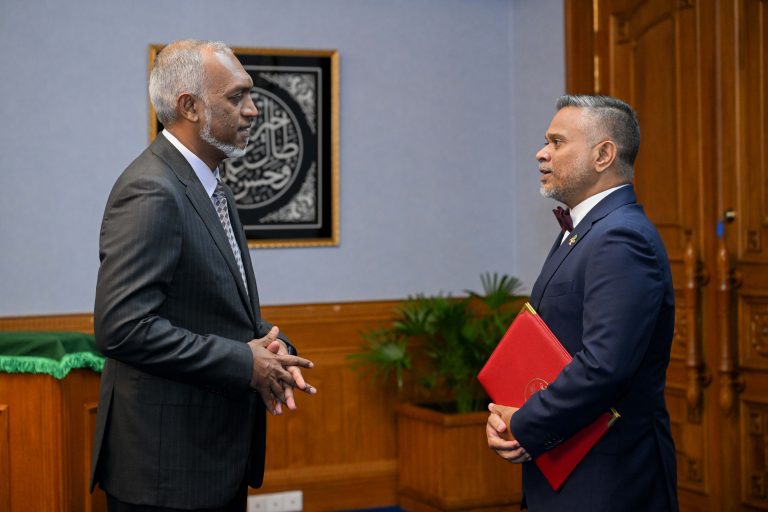 ރައީސް، ފިޔާޒަށް އިންޒާރު ދިން ކަމަށް ބުނާ މައްސަލައިގައި ދައުވާ ނުކުރަން ނިންމައިފި