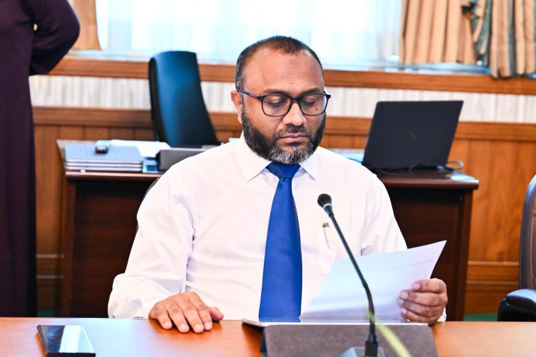 ސްޓޫޑަންޓް ލޯން ޝަރީޢާ ކޮމްޕްލަޔަންޓް ކުރެއްވުމަށް ނިންމެވި ނިންމެވުމަށްޓަކައި ރައީސަށް ޝުކުރު ދަންނަވަން: ޑރ. ޝަހީމް