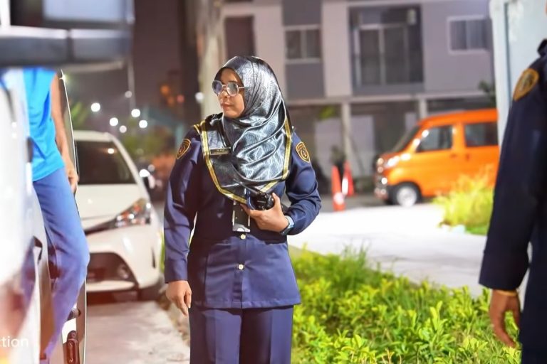 އިމިގްރޭޝަން އަންހެން އޮފިސަރުންގެ ރެއިޑްގައި 17 ބިދޭސީން ހިފަހައްޓައިފި