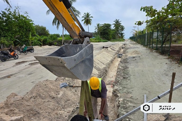 ކުޑަހުވަދޫގެ މަގު ހެދުން: ސްޓޯރމް ވޯޓަރ ޓޭންކް ބެހެއްޓުމުގެ މަސައްކަތްތައް ކުރިއަށް
