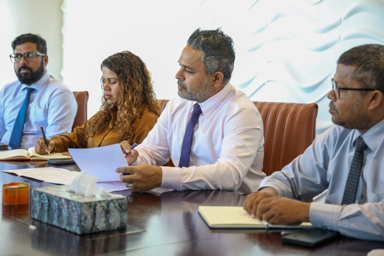 މަސްވެރިންނަށް ތެޔޮ ފޯރުކޮށްދިނުމުގައި ދިމާވާ ގޮންޖެހުންތައް ހައްލު ކުރުމަށް މަޝްވަރާކުރައްވައިފި