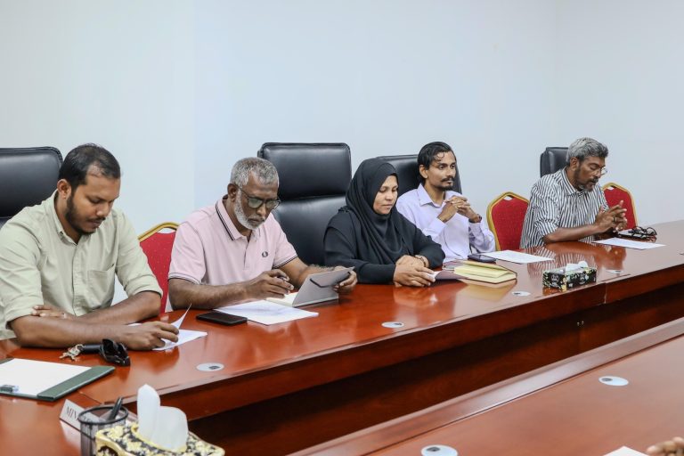 އެއްގަމު އުޅަނދު ރަޖިސްޓަރީ ކުރަން ދިމާވާ ދަތިތަކާ ގުޅޭގޮތުން މަޝްވަރާކޮށްފި