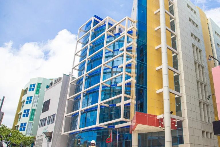 ވައިގެ މަގުން ރާއްޖެ އެތެރެކުރަން އުޅުނު 1 ކިލޯގެ ކެނަބިސް އަތުލައިގެންފި
