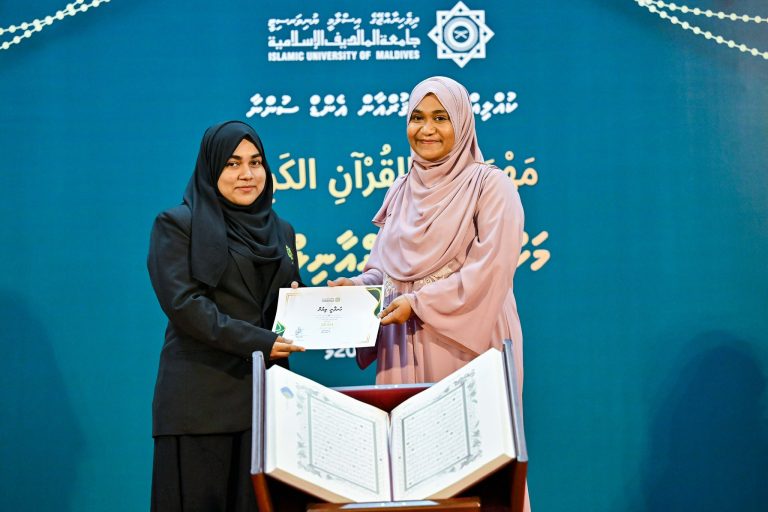 މަހުރަޖާނުލް ޤުރުއާނިލްކަރީމް މުބާރާތް ފެށުމުގެ ރަސްމިއްޔާތުގައި މެޑަމް ސާޖިދާ ބައިވެރިވެވަޑައިގެންފި