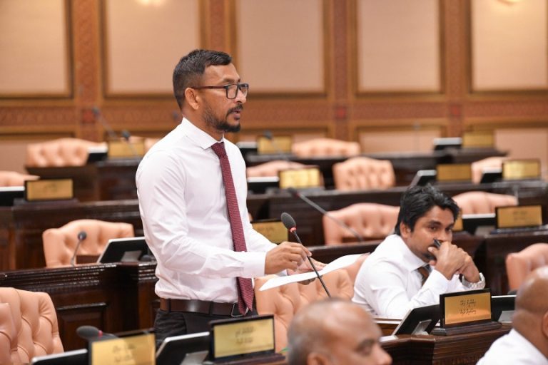 ދެ އިންތިޚާބު އެއްކޮށްލަން ހުށަހެޅި އިސްލާޙު ފާސްކޮށްފި