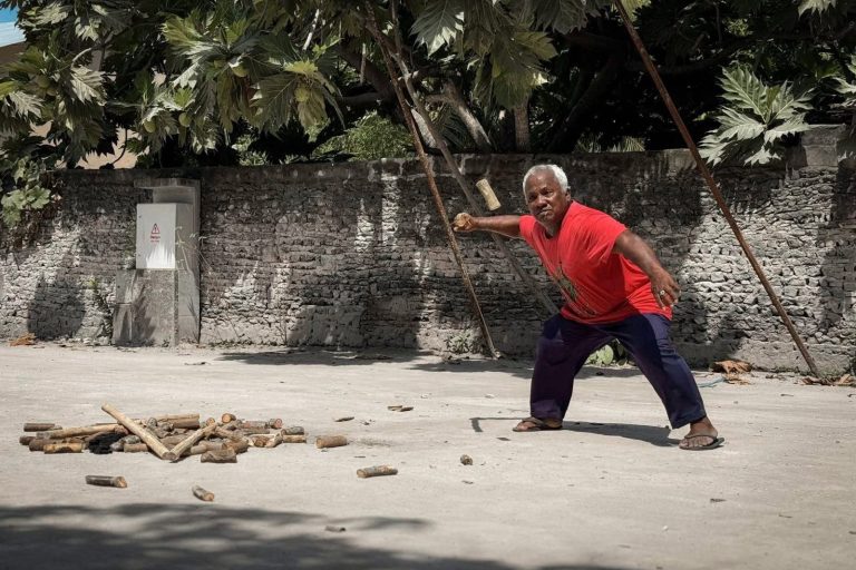 ފޮޓޯ ސްޓޯރީ: އީދު ފާހަގަކުރަން ހޯނޑެއްދޫގައި ކުޅުނު މަންޑި