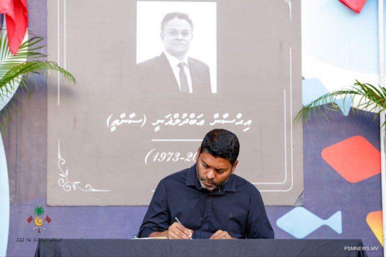 ކޯޗު ސާންތީގެ ހަނދާނުގައި ތައުޒިޔާގެ ދަފުތަރެއް ހުޅުވައިފި